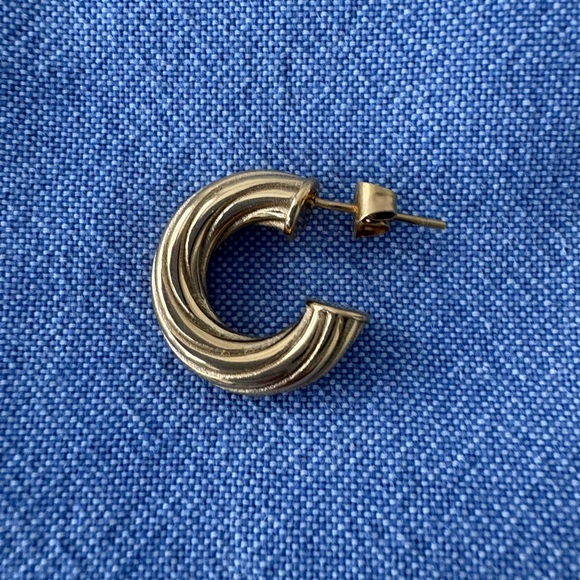 NWT Ellie Vail brand new Gold Hoop Earrings - Picture 2 of 3